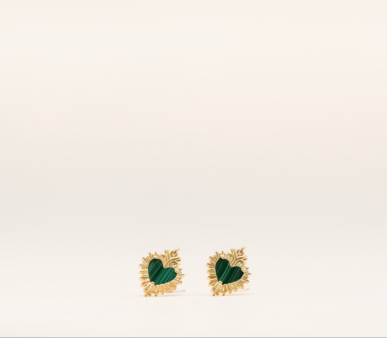 Corazón Stud Earrings