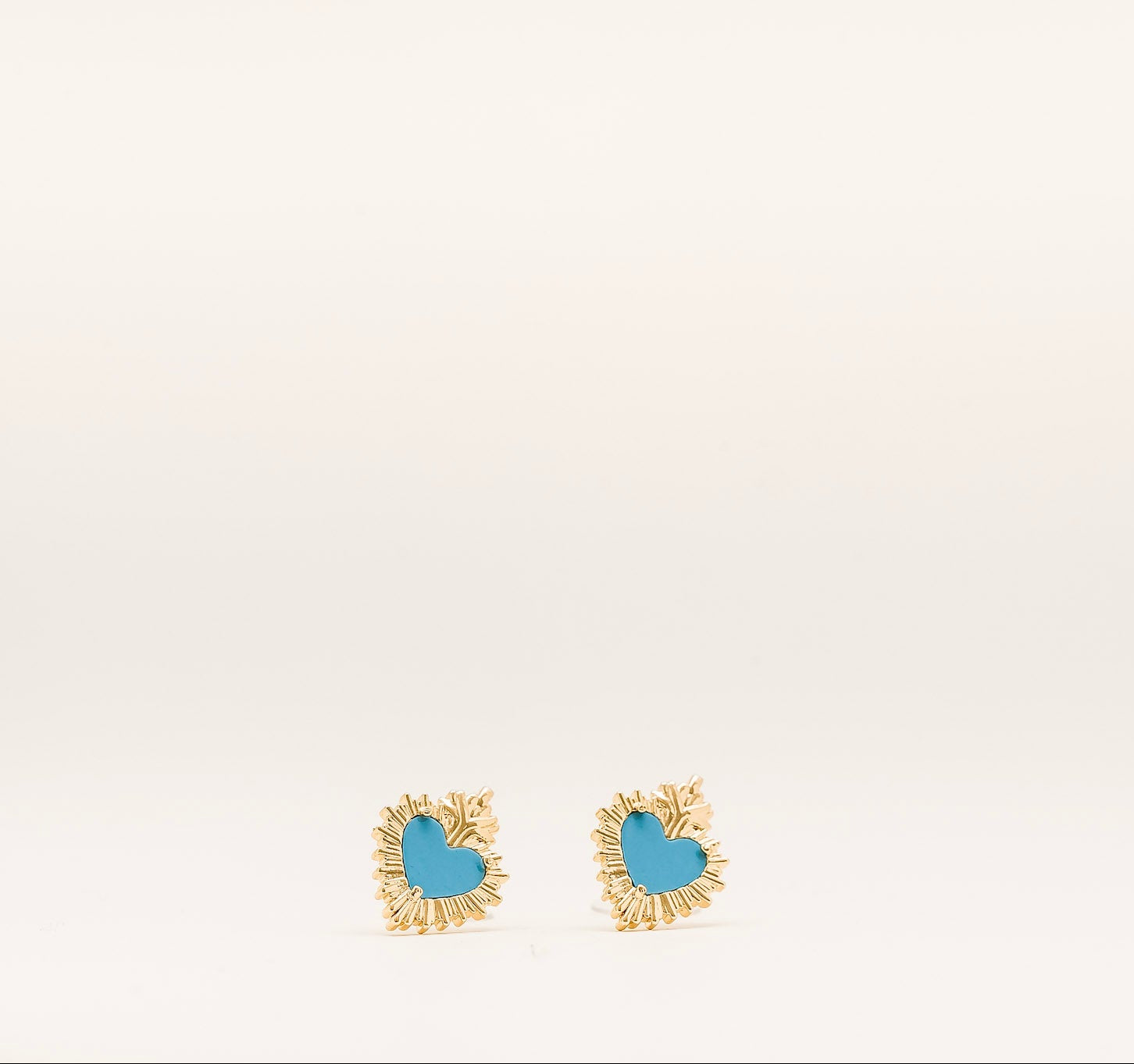 Corazón Stud Earrings