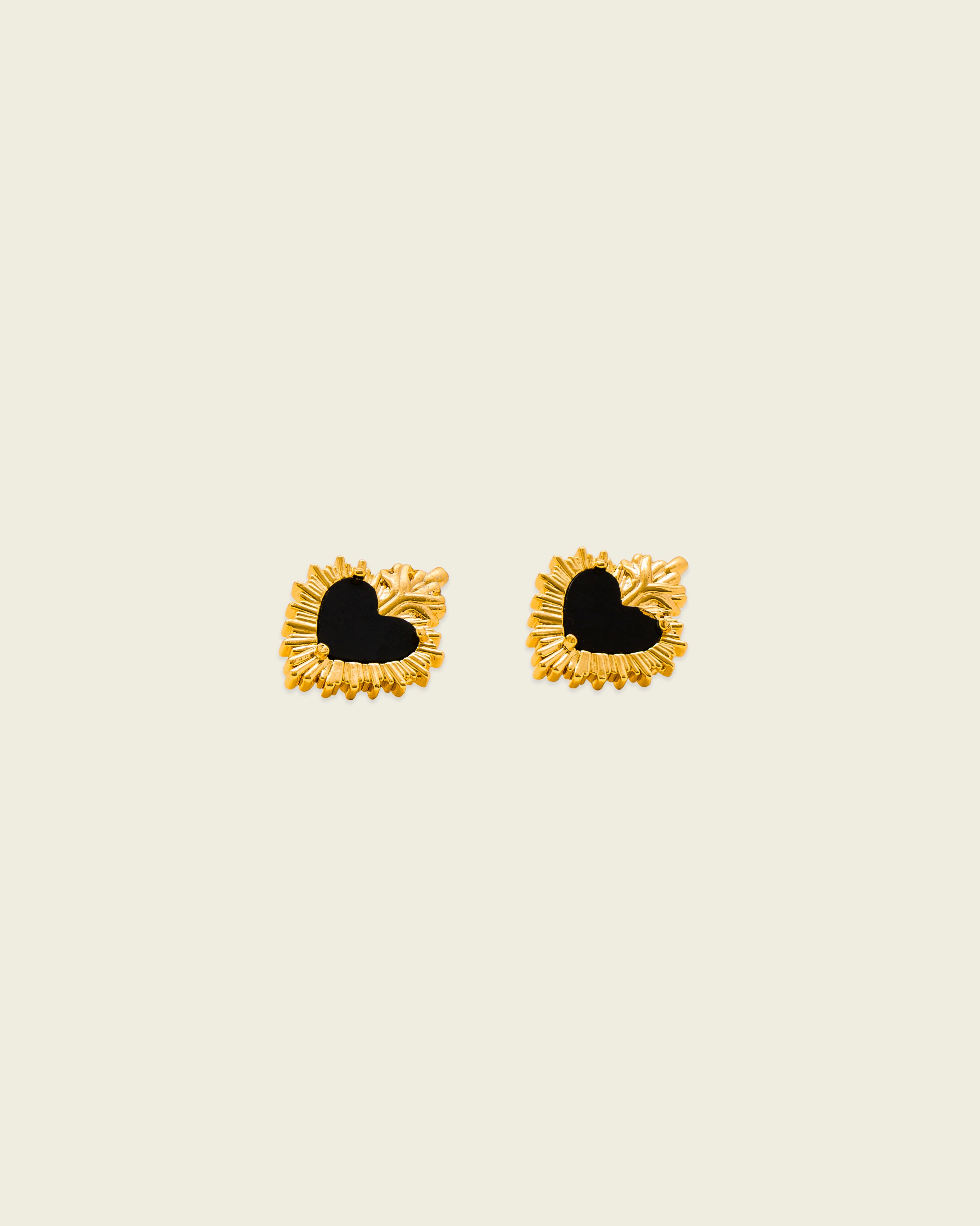 Corazón Stud Earrings