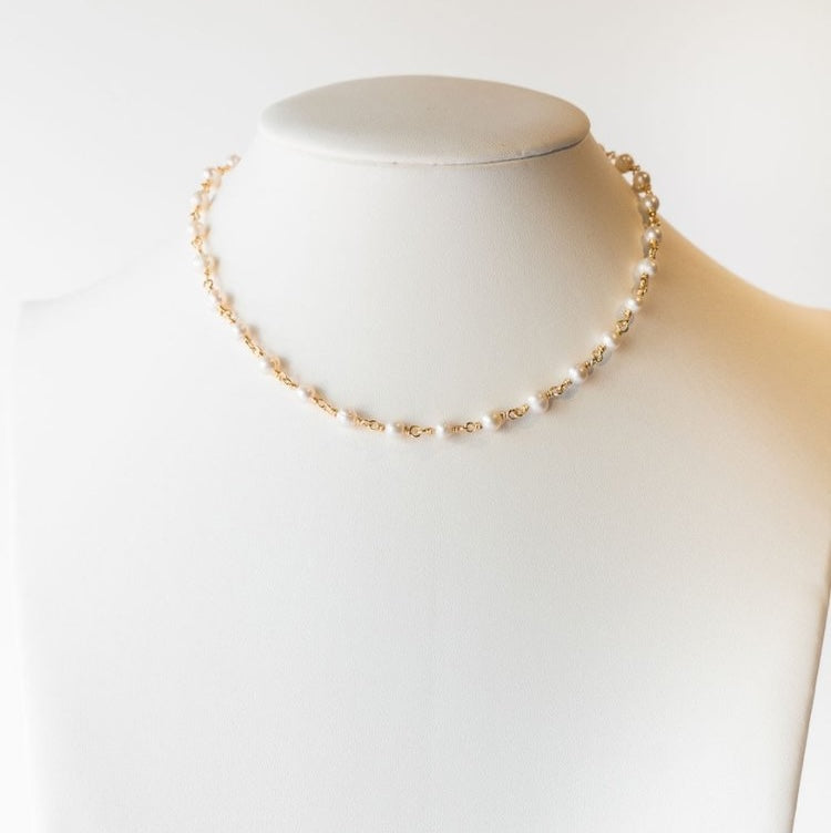 La Reina Pearl Choker