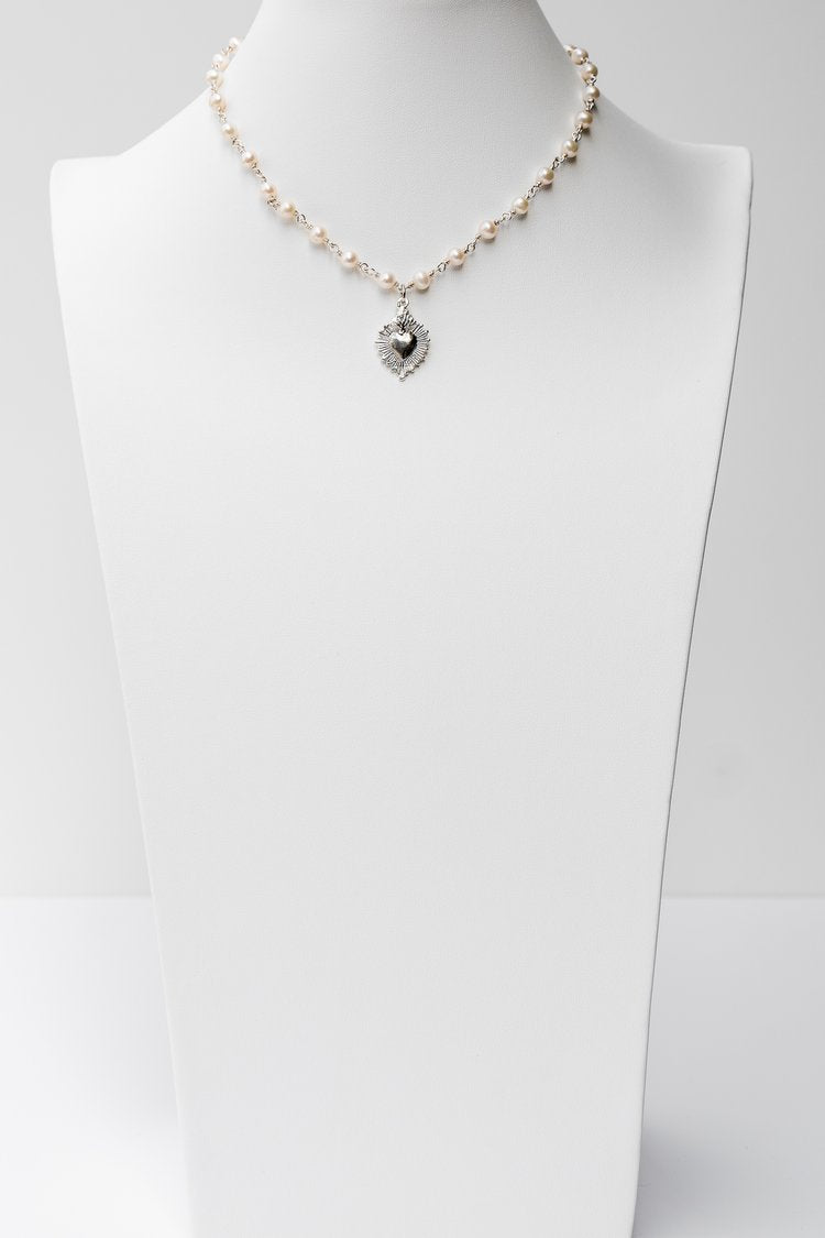 Pearl Corazón Sagrado Choker