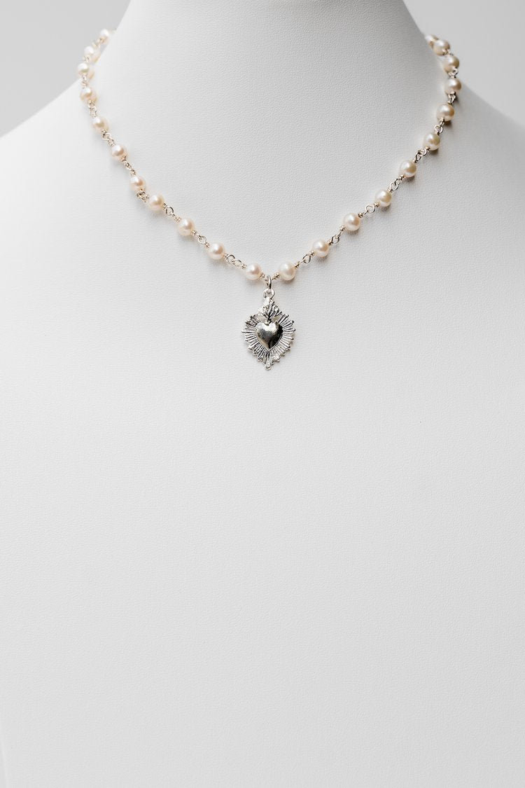 Pearl Corazón Sagrado Choker