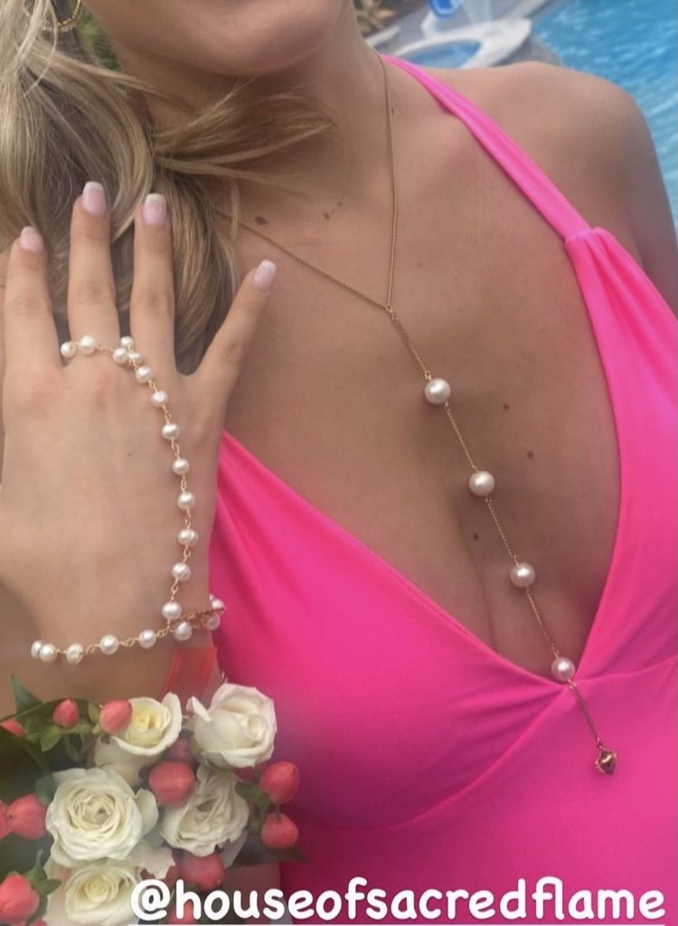 Santa Erica Pearl Hand Chain