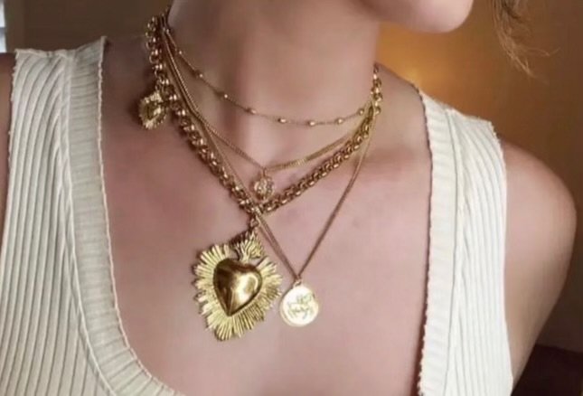 Santa Rosario Choker