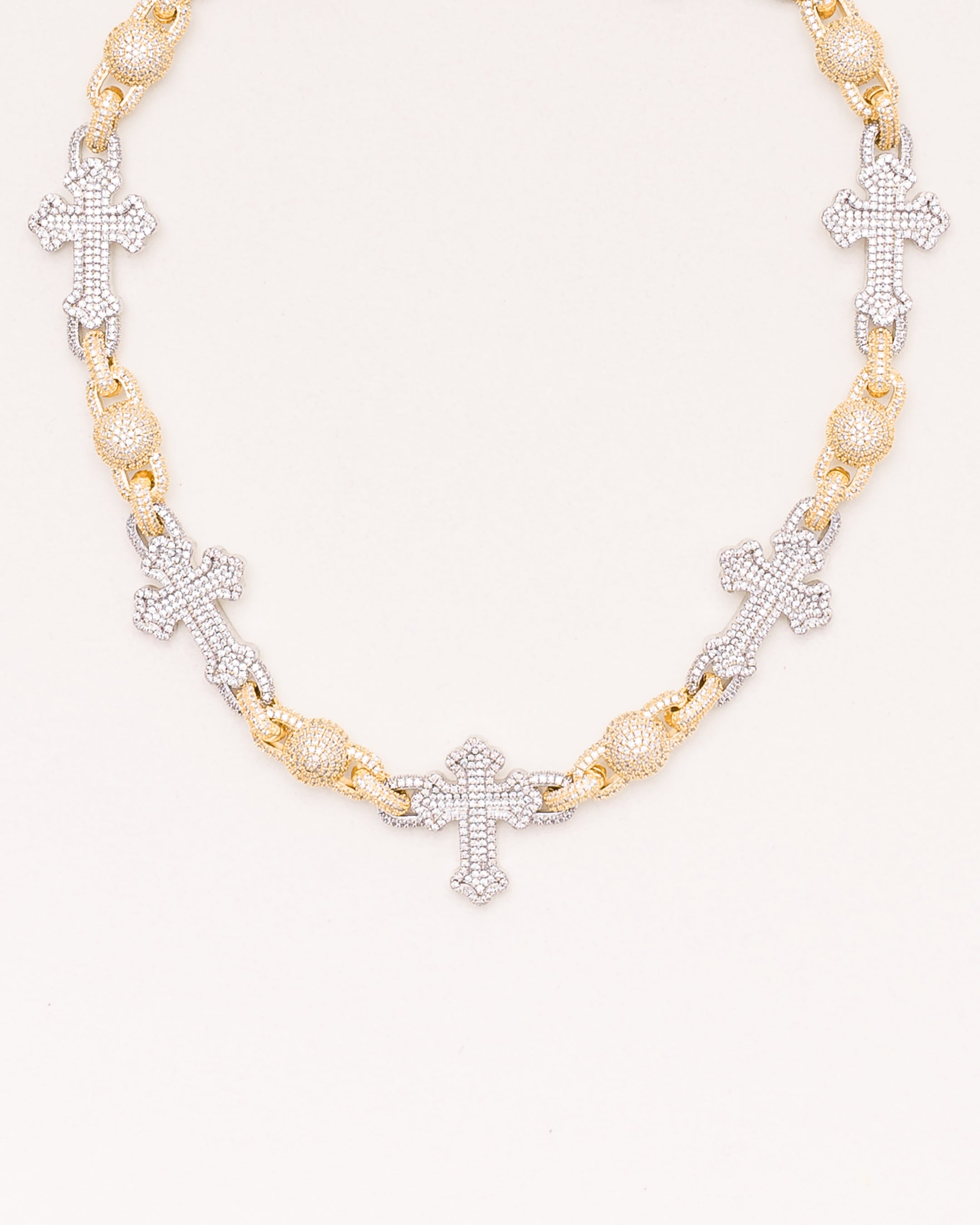 Santo Diamante Cruz Necklace