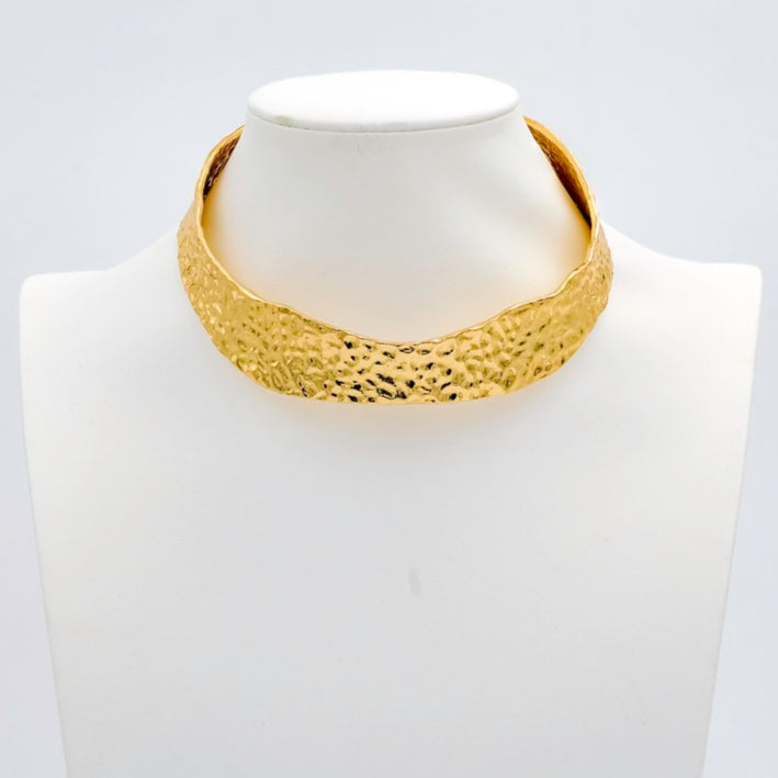 Santa Karina Cuff Choker