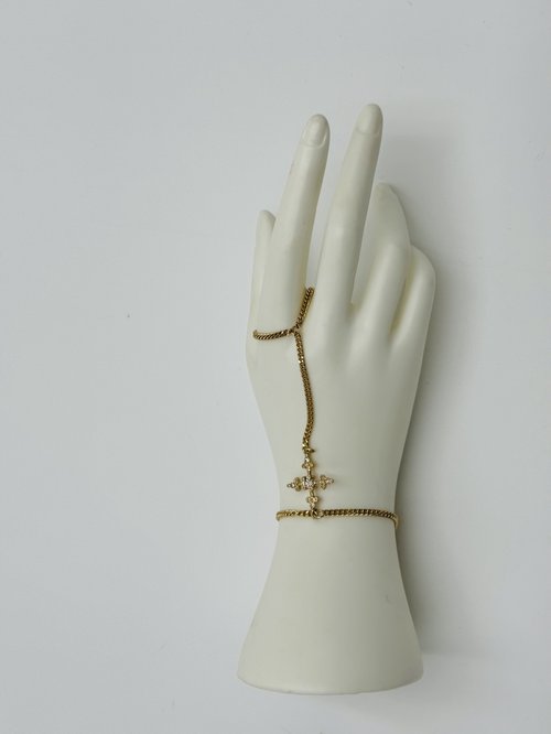 Santa Erica Cruz Hand Chain