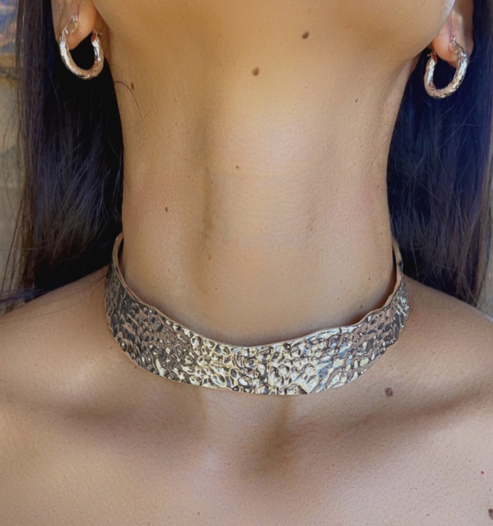 Santa Karina Cuff Choker