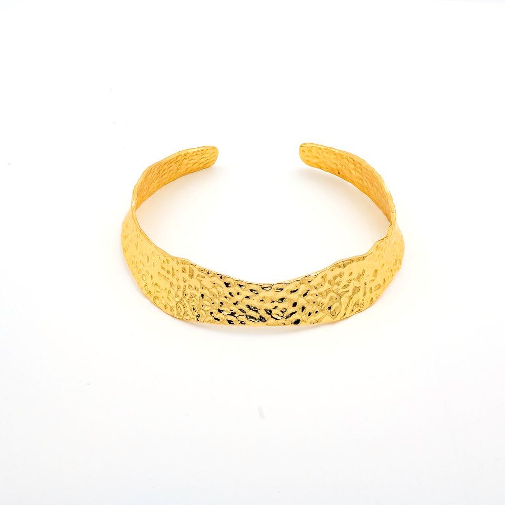 Santa Karina Cuff Choker