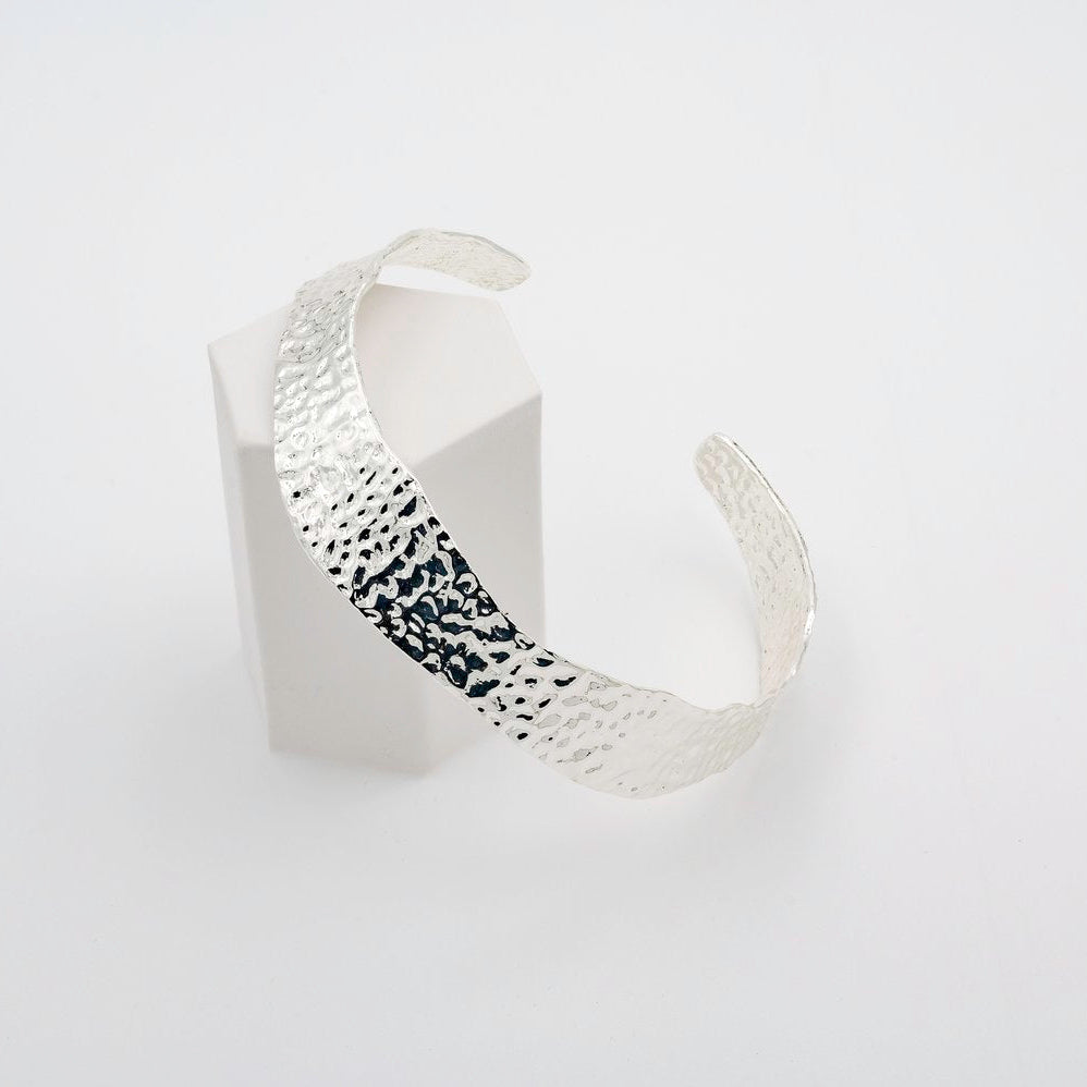 Santa Karina Cuff Choker